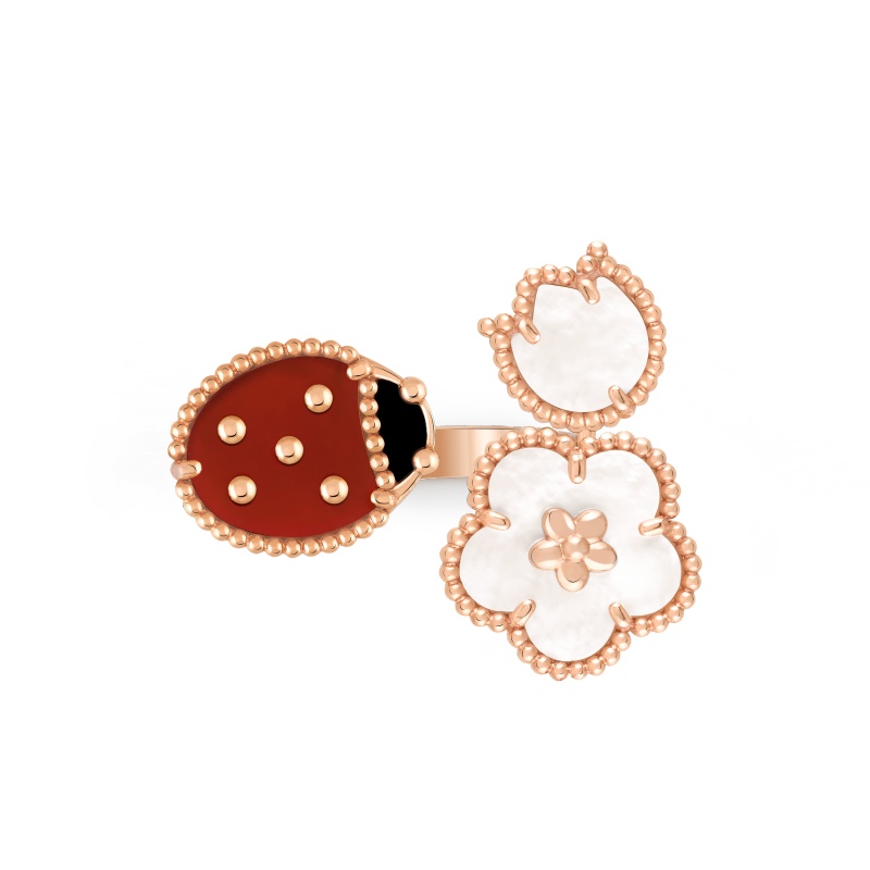 Lucky Spring Between the Finger ring Lucky Spring Between the Finger ring