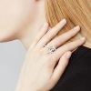 Socrate Between the Finger ring