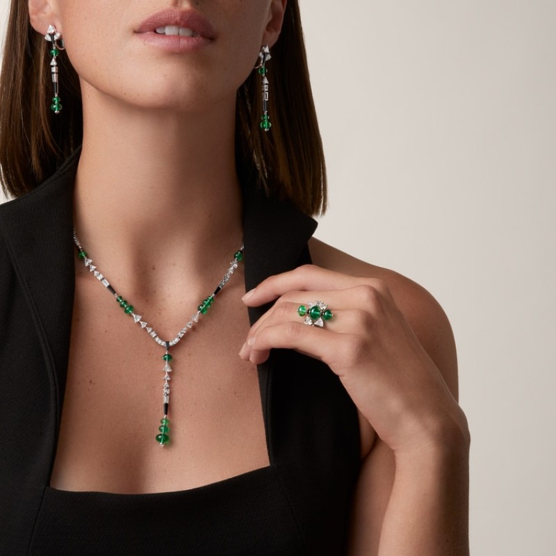 Cartier En équilibre necklace, emerald, paved Cartier En équilibre necklace, emerald, paved
