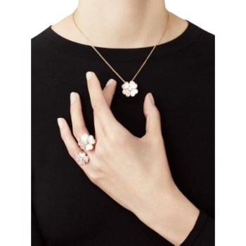Van Cleef & Arpels Cosmos Between the Finger ring