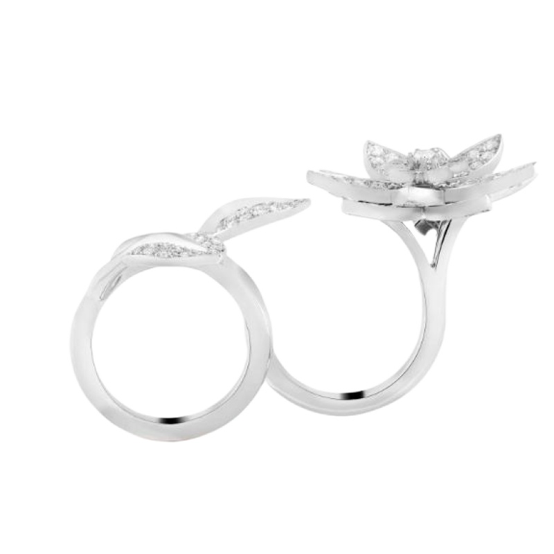Van Cleef & Arpels Lotus Between the Finger ring
