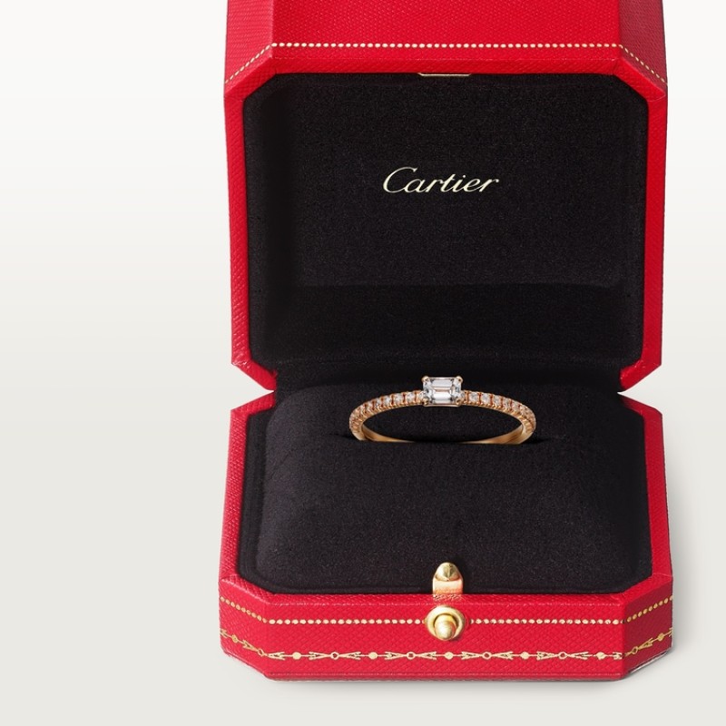 Etincelle de Cartier ring, emerald-cut diamond, paved