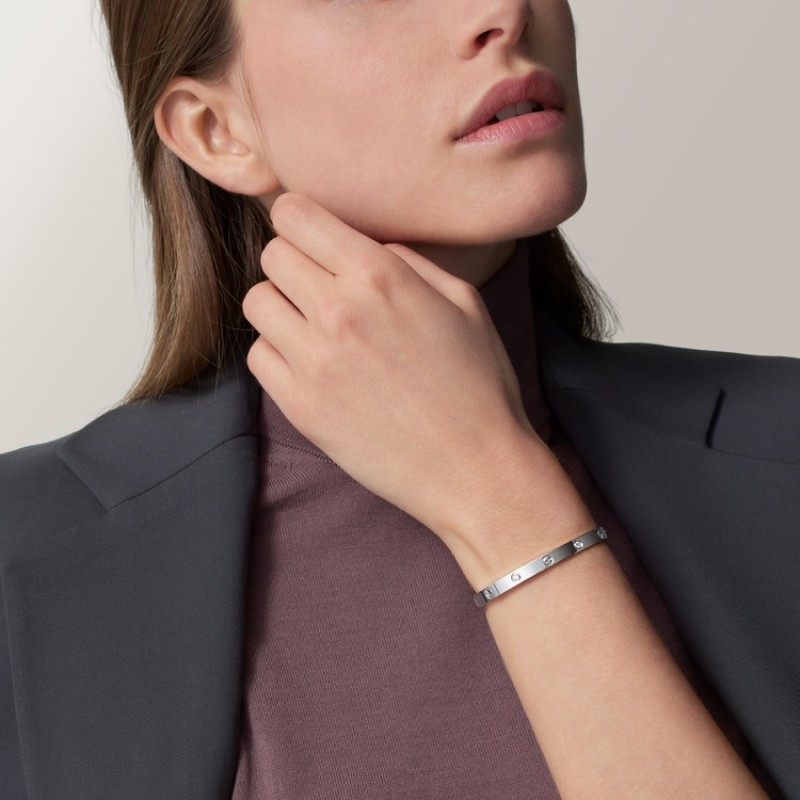 Cartier LOVE bracelet, medium model, 4 diamonds Cartier LOVE bracelet, medium model, 4 diamonds